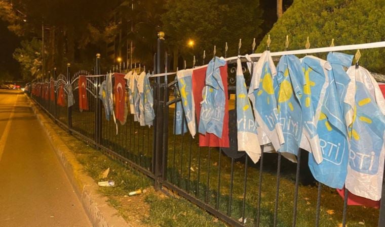 Siyasi partilerin bayraklarını söken iki şahıs yakalandı