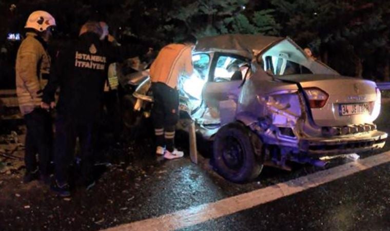 Ümraniye’de otomobil emniyet şeridindeki minibüse çarptı: 1 ölü, 2 yaralı