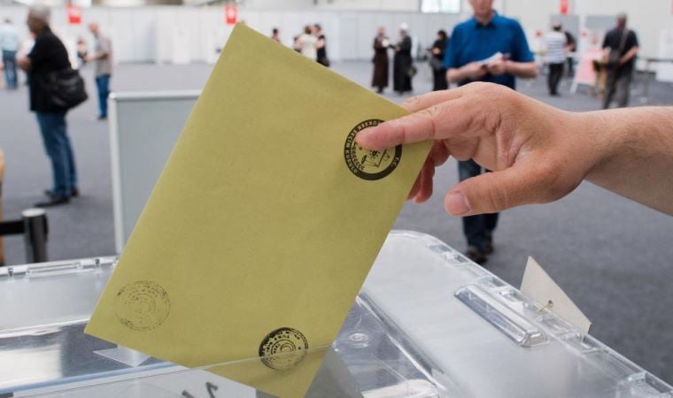 Yurtdışında ve gümrük kapılarında ikinci tur için oy verme işlemi başlıyor