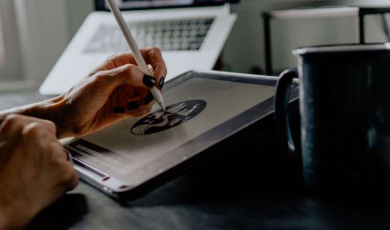 Adobe’den yapay zekayı odağına alan yeni abonelik sistemi