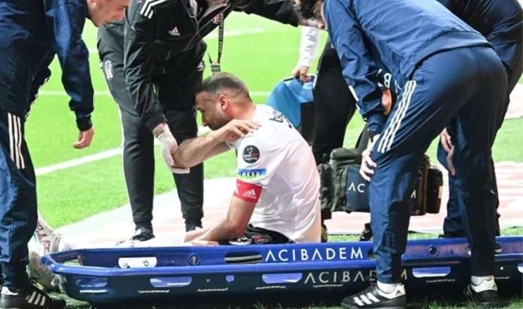 Cenk Tosun 2 ay yok!