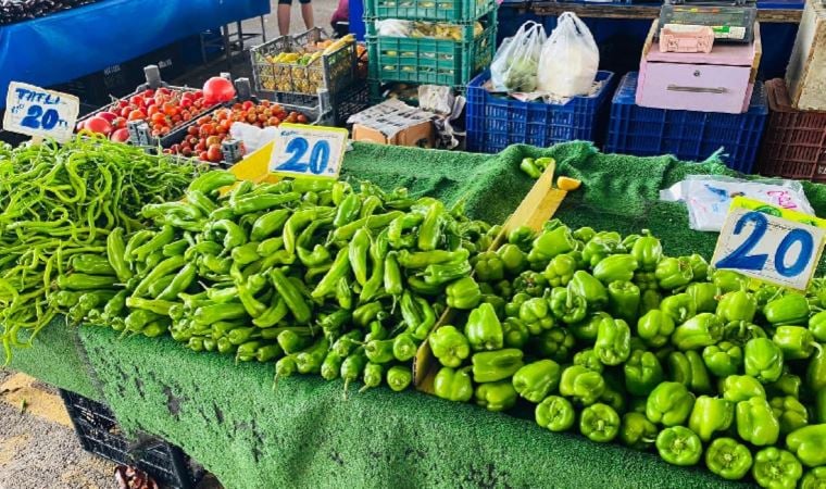 Ekonominin acı tablosu: Hâlde 4, pazarda 20 liraya biber