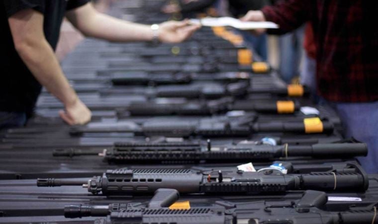 Göçmenlerden kapıya teslim silah: ‘Emniyet harekete geçmeli’