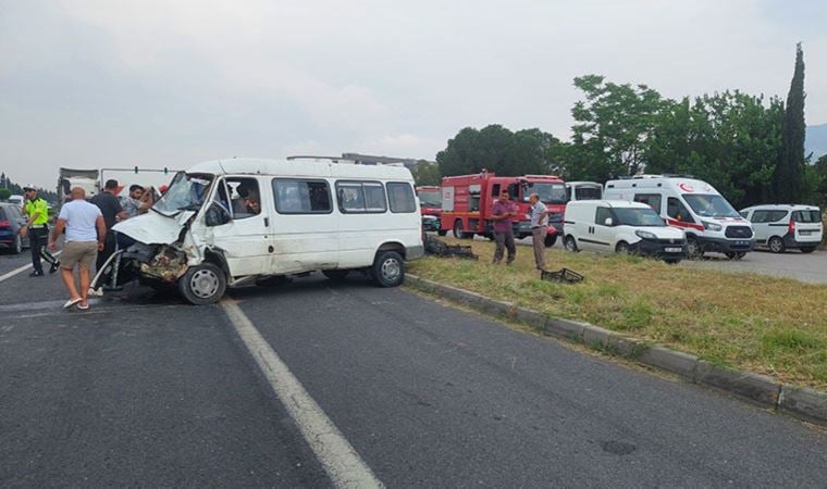 İzmir’de zincirleme trafik kazası: 5 kişi yaralandı