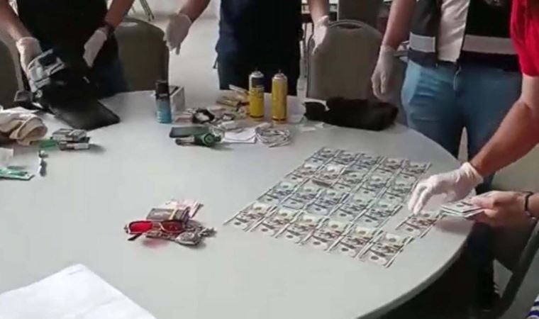 Piyasaya ‘sahte dolar’ süren 2 şüpheli, kaldıkları otelde yakalandı
