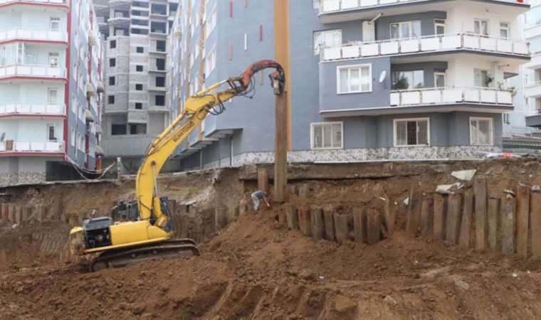 Samsun’da temel kazısında toprak kayması: Yanındaki bina tahliye edildi