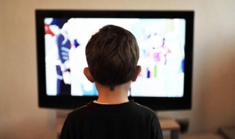 Uzmanından ‘işitme kaybı’ uyarısı: Çocuğunuz yüksek sesle televizyon izliyorsa dikkat!