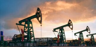 ABD petrol fiyatı tahminini yükseltti