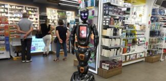 Türkiye’de ilk yapay zekalı robot: Eczane’de işbaşı yaptı