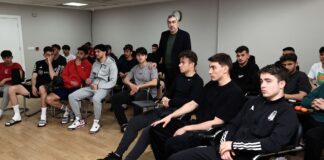 Beşiktaş’ta genç futbolcular sosyal medya kullanımı seminerine katıldı